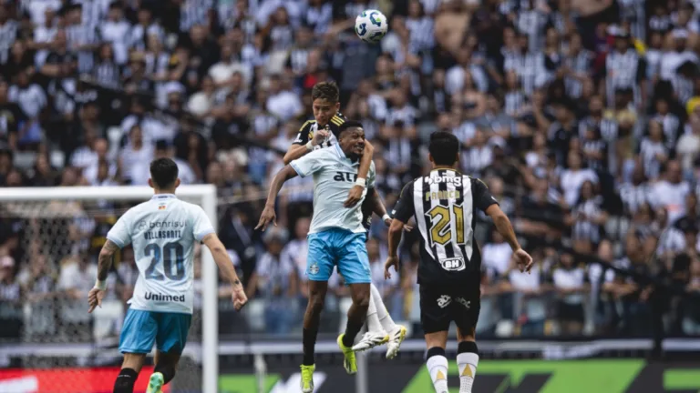 De virada, Grêmio vence o Atlético-MG e torcida se surpreende com o resultado: “Será que é real?”