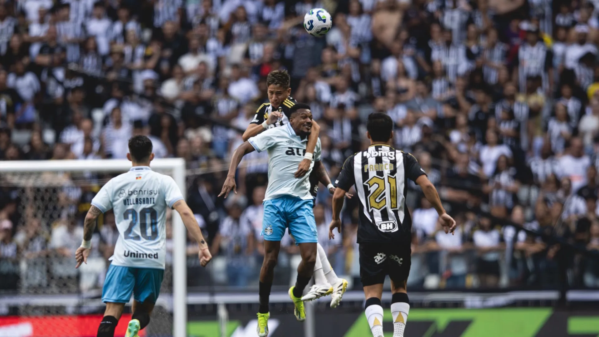 De virada, Grêmio vence o Atlético-MG e torcida se surpreende com o resultado: “Será que é real?”