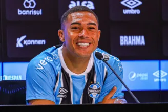 Carlos Vinícius, centroavante do Grêmio que chegou nesta janela