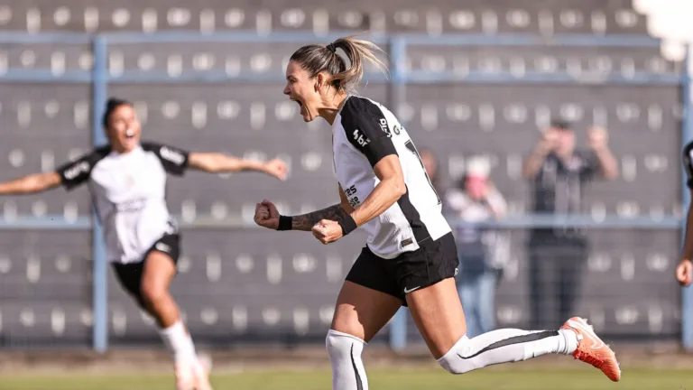 Corinthians vence o Derby contra o Palmeiras e retoma liderança do Paulistão Feminino
