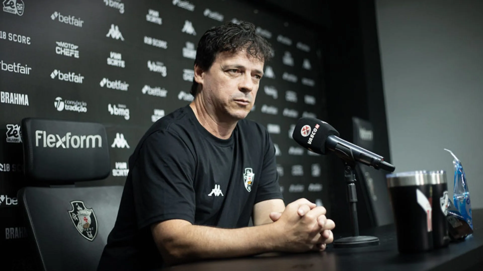 Diniz coloca torcida do Vasco acima do time após classificação na Copa do Brasil: “É muito diferente”