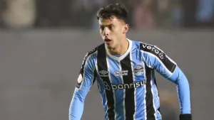 Diogo Rossi explica situação de Carballo no Grêmio após retorno de empréstimo: “Estão preocupados com regra da FIFA”