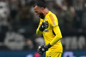 Herói do Atlético-MG, Everson comemora classificação e exalta o Flamengo: “Melhor elenco do país”