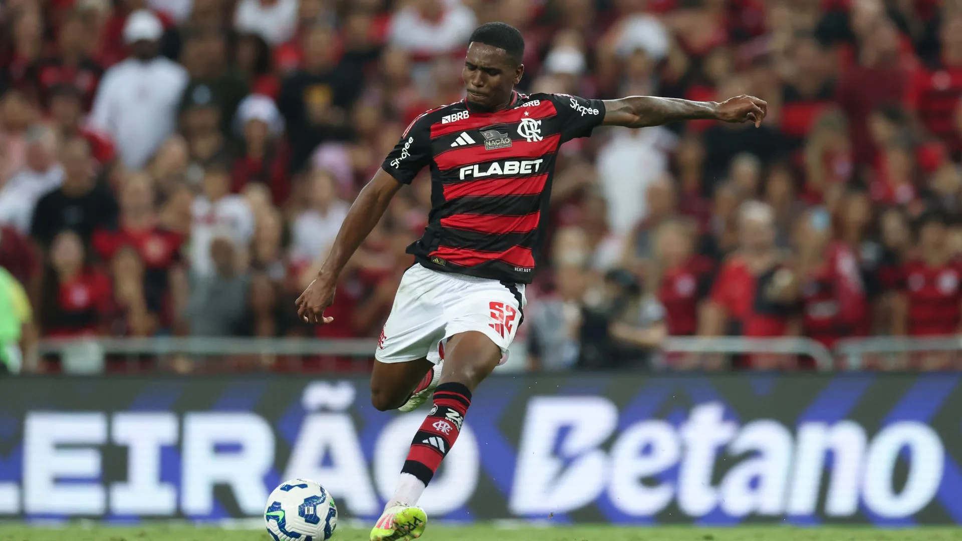 Evertton Araújo aparece em provável escalação do Flamengo e torcedores se revoltam: “Não tem como ser titular”