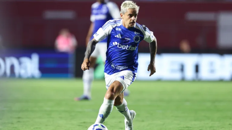Cruzeiro tem desfalque de Fagner e muda time titular contra o Botafogo pelo Brasileirão hoje