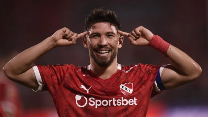 Santos faz oferta por volante Felipe Loyola, do Independiente-ARG, e André Hernan destaca: “Agrada Vojvoda”
