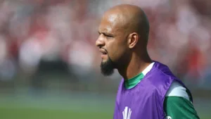 Felipe Melo aponta vantagem do Flamengo contra o Internacional: “Time que toma poucos gols”