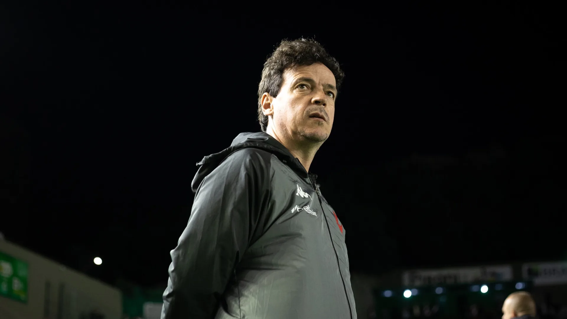 Casagrande dispara contra ‘covardia’ de Fernando Diniz, técnico do Vasco: “Falta de controle emocional e psicológico”