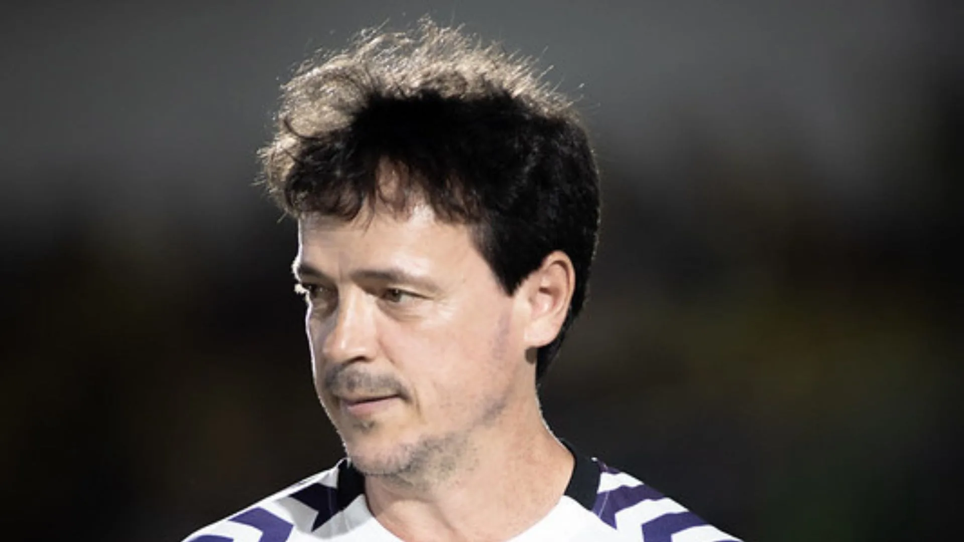 Torcida do Vasco aprova respaldo e demissão de Fernando Diniz está descartada: “Não dá pro cara fazer mágica”