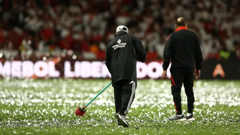 Audiência de Internacional x Flamengo se irrita com festa de papel picado: “Ideia foi boa, mas exageraram na quantidade”