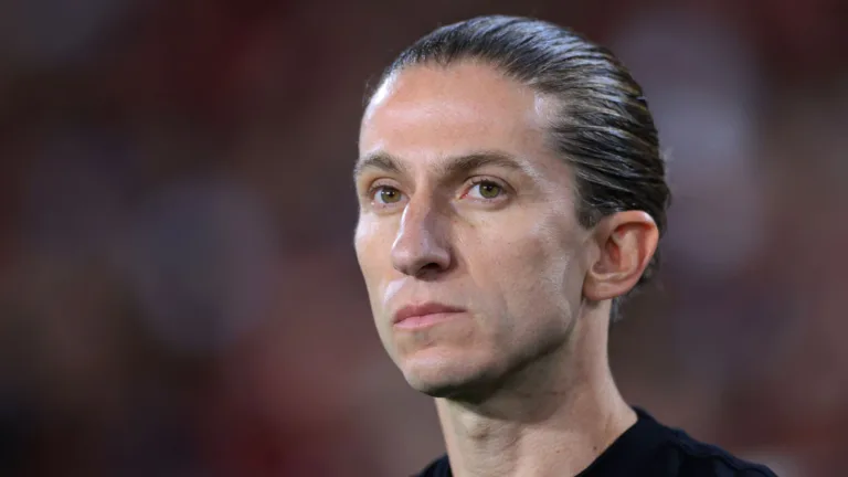 Filipe Luís ‘congela’ conversas por renovação no Flamengo e Nicola reage: “Confesso que não entendi”