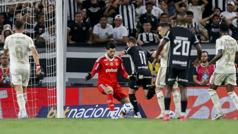 Filipe Luís evita falar em falha de Rossi e analisa empate do Flamengo: “Sentimento é de decepção”