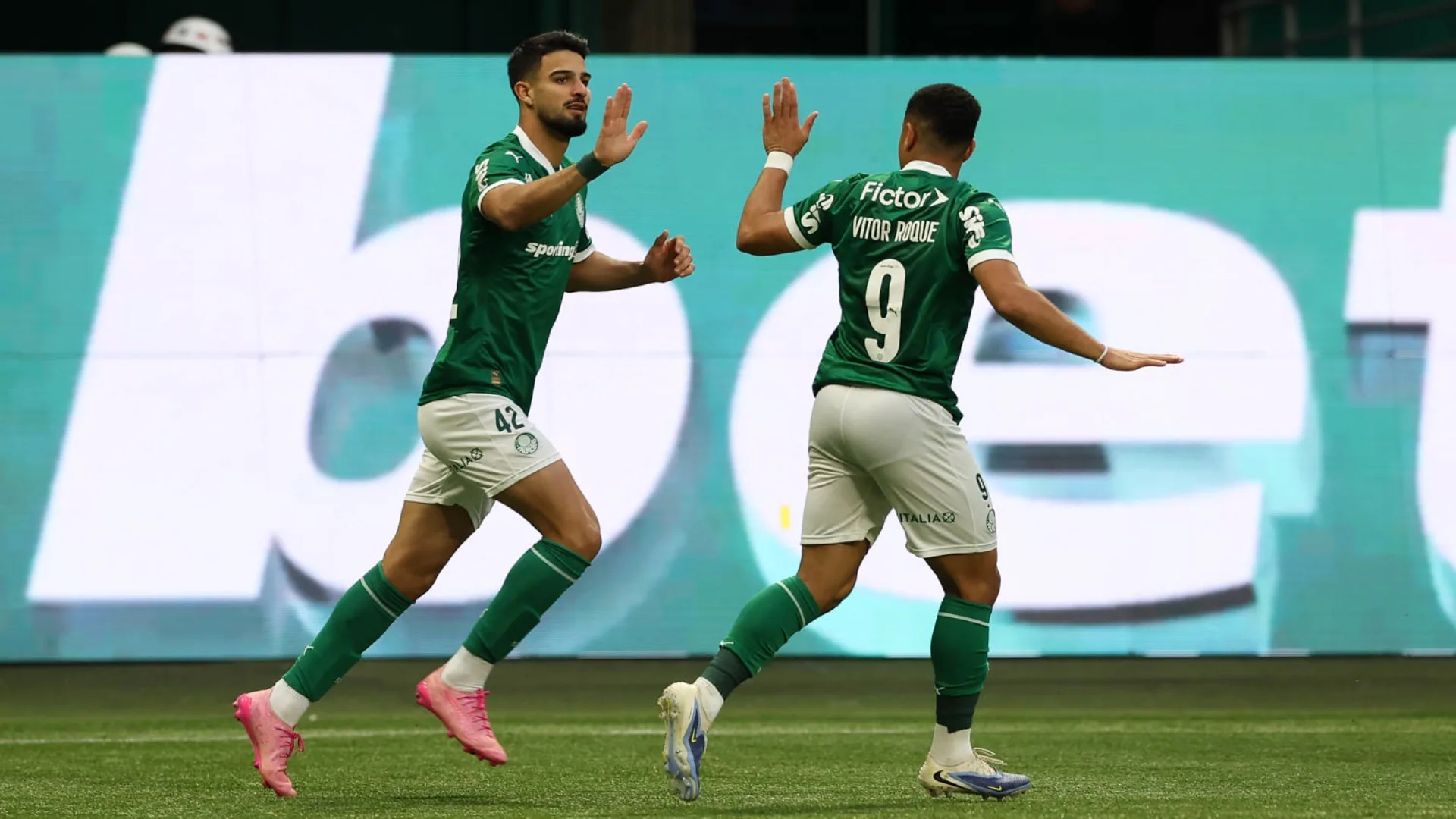Casagrande avalia chances de Abel escalar Palmeiras com Vitor Roque e Flaco: “Teria que mudar o esquema”