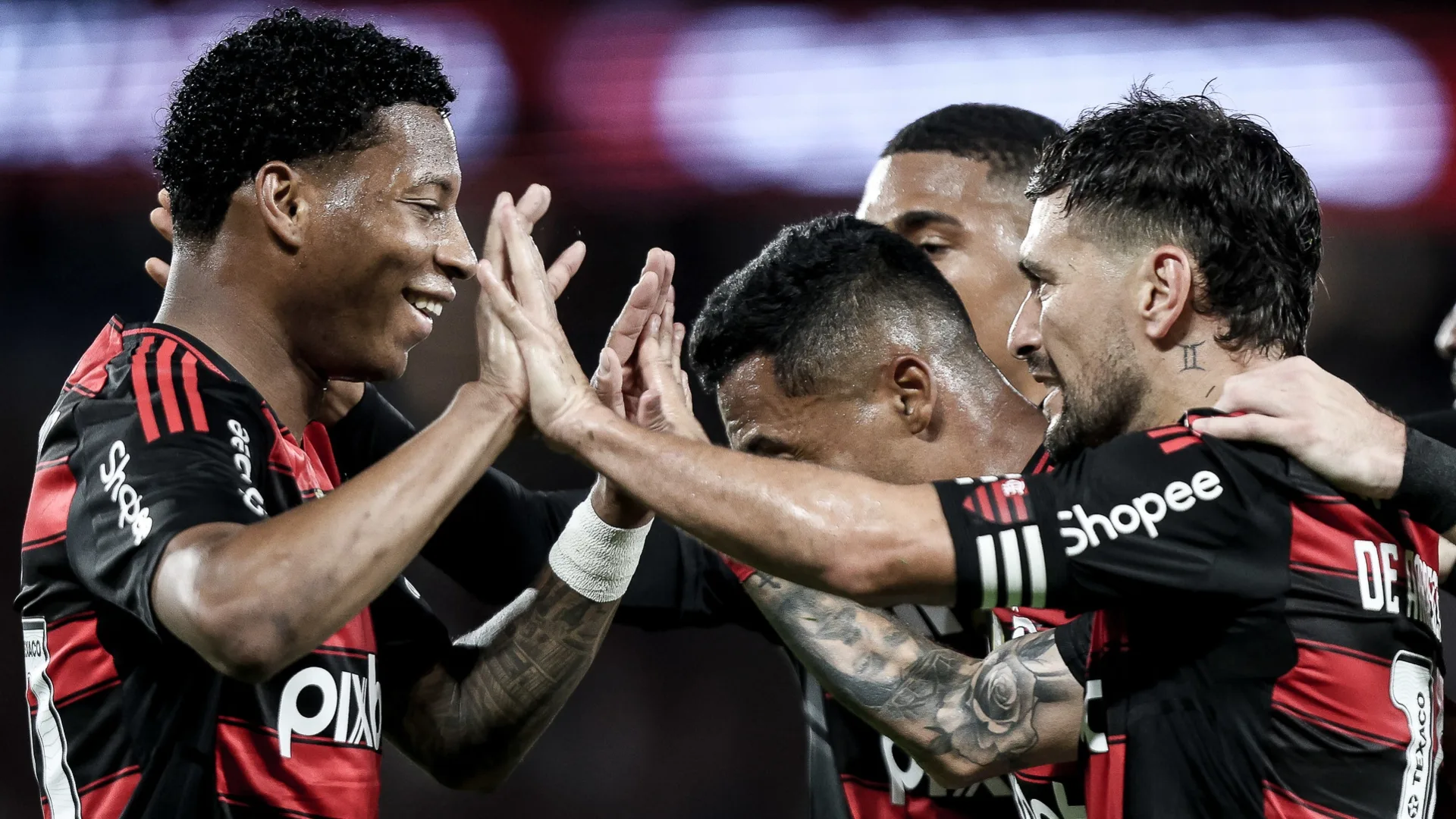 Cicinho indica Flamengo como melhor do Brasil, mas faz alerta na Libertadores: “Não é um time imbatível”