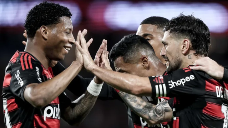 Flávio Prado esquece Palmeiras e indica Flamengo principal candidato ao título do Brasileirão: “É o grande favorito” Flávio Prado esquece Palmeiras e indica Flamengo principal candidato ao título do Brasileirão: “É o grande favorito”