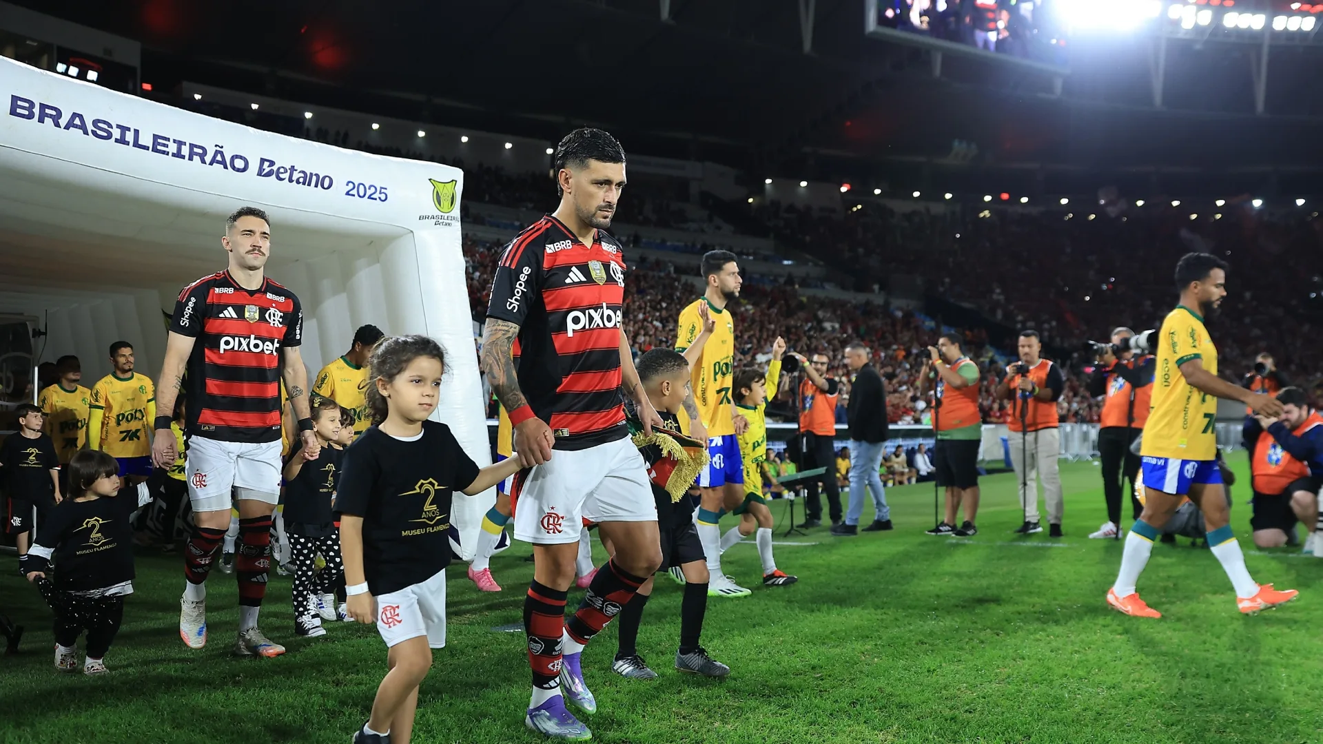 Caio Ribeiro crava Flamengo como principal favorito no Brasileirão: “Tem a perseguição de Palmeiras, Cruzeiro e Botafogo”