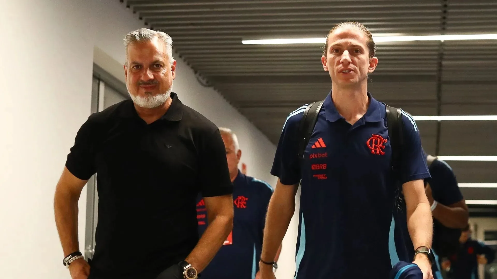 Flamengo quer mais três reforços e Nicola detalha busca: “Centroavante diferente do Pedro, zagueiro canhoto e goleiro”