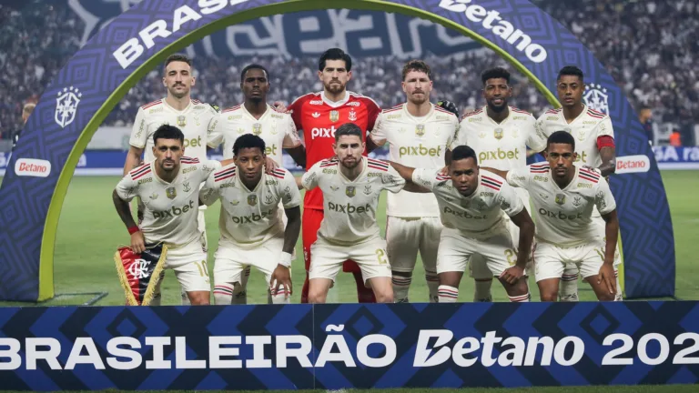 Flamengo apresenta 98% de probabilidade de classificação para a Libertadores 2026; Botafogo amplia chances