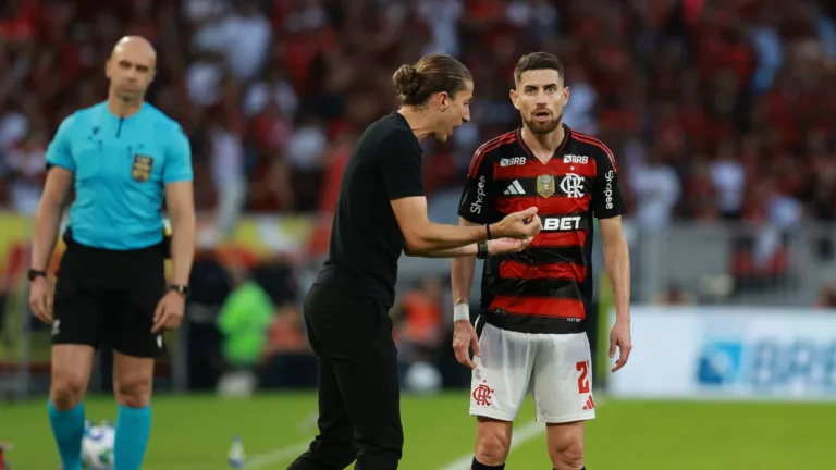 Flamengo tem volta de Jorginho em decisão contra o Internacional na Libertadores; Arrascaeta é baixa