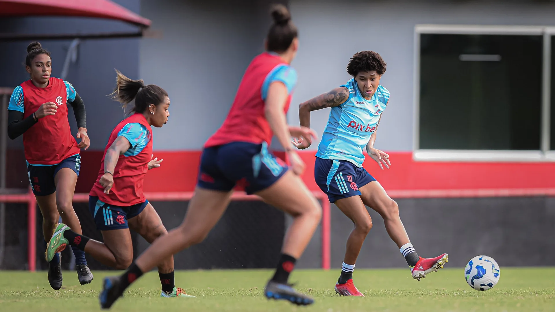 Flamengo faz preparação pesada para o duelo decisivo contra o Palmeiras no Brasileirão Feminino