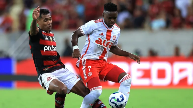 Onde assistir Flamengo x Internacional ao vivo pela Libertadores: prováveis escalações, desfalques e retrospecto