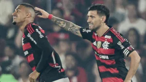 Flamengo massacra o Vitória por 8 a 0 no Brasileirão e deixa torcedores rivais em choque: “Impossível competir”