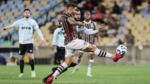 Fluminense bate Grêmio por 1 a 0 com gol de Everaldo e encerra má fase no Brasileirão