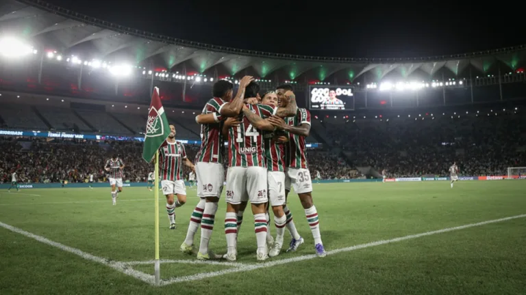Fluminense tem Bernal e Freytes fora por suspensão e muda time titular contra o Grêmio pelo Brasileirão hoje