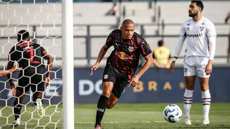 Fluminense toma 4 a 2 do RB Bragantino e perde chance de entrar no G6 do Brasileirão