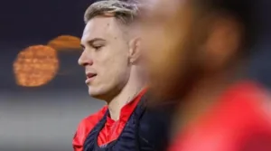 Grêmio tenta ‘última cartada’ para ter Róger Guedes e Gabardo atualiza a situação: “Não dá para descartar nada”