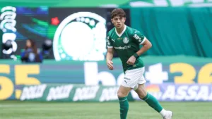 Palmeiras busca um lateral-direito e Capriotti acredita que Giay “chegou no limite”