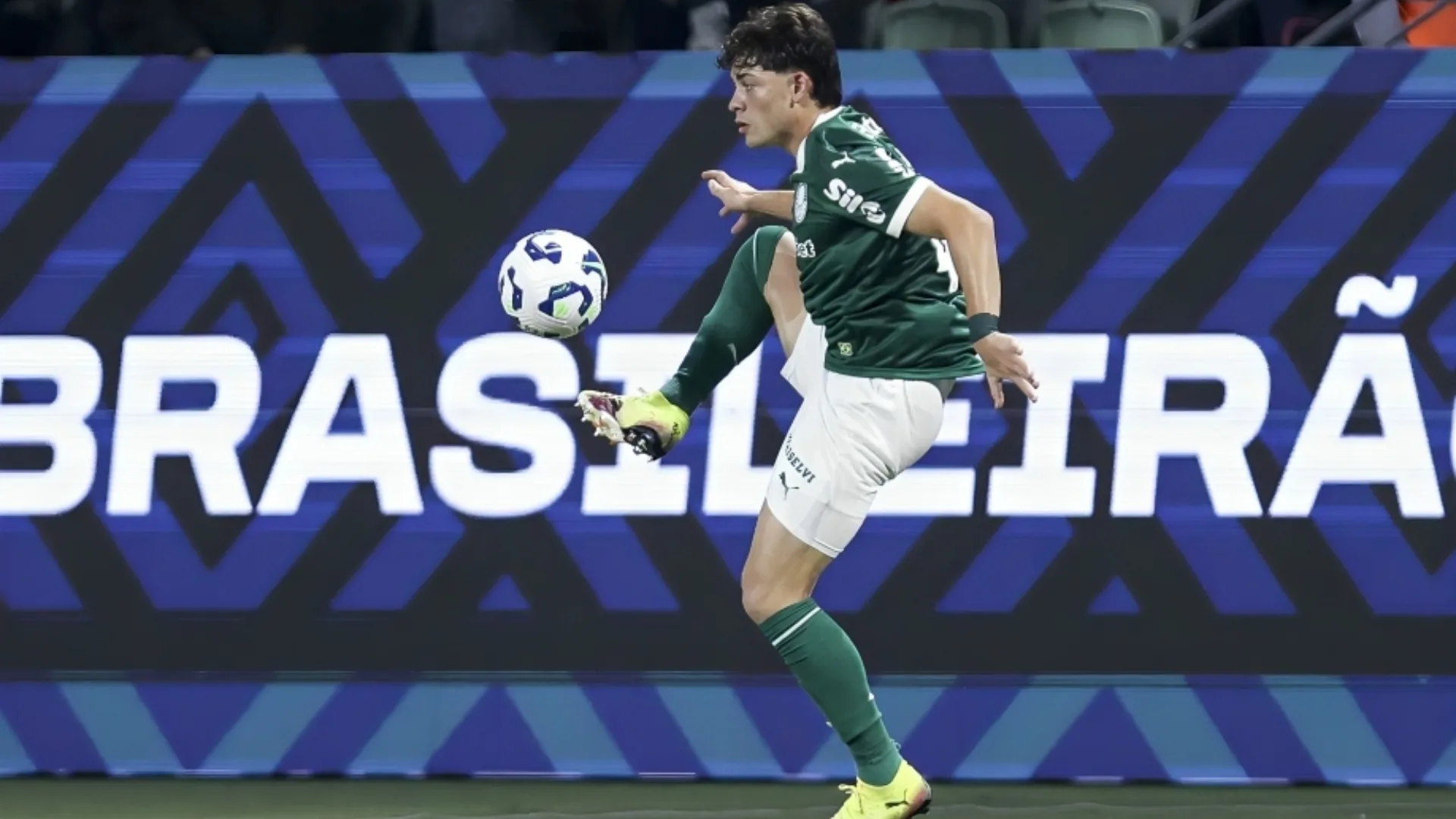 Palmeiras não libera Giay para o futebol italiano e torcedores analisam: “Ofensivamente é péssimo”