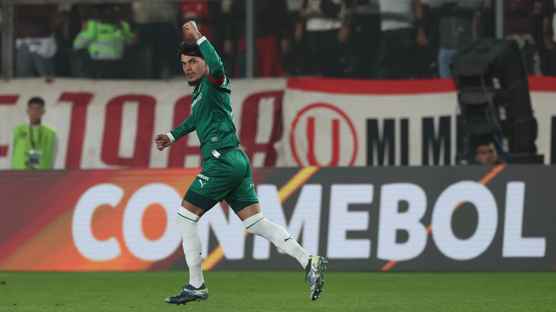 Gómez se torna o zagueiro com mais gols na Libertadores e o terceiro maior artilheiro geral do Palmeiras