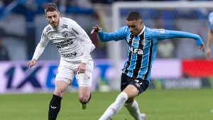 Denílson aponta time com o pior futebol no Brasileirão atualmente: “Não vejo padrão de jogo no Grêmio”