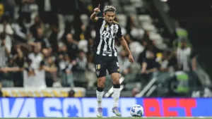 Cuca se manifesta sobre possível saída de Scarpa do Atlético-MG ao futebol árabe: “Ele que nem pense”