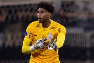 Hugo Souza, em jogo do Corinthians