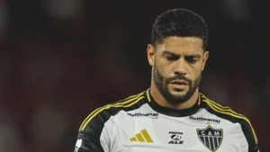 Dublador revela o que Hulk, do Atlético-MG, falou antes de receber o cartão amarelo: “Pelo amor de Deus”