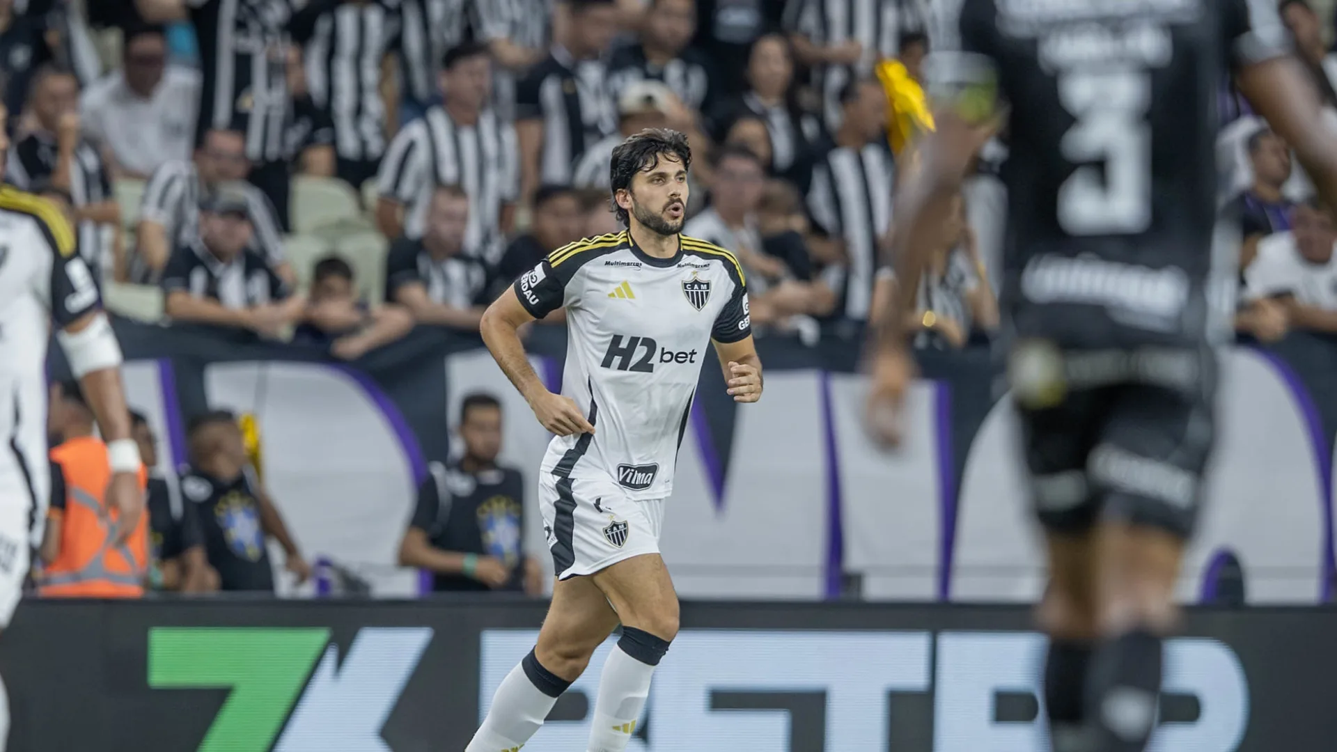 Breno Galante comenta possibilidade de Igor Rabello deixar Atlético-MG: “Se sair, quem vai chegar?”