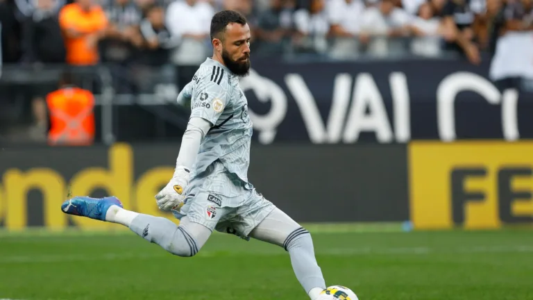 Souza se revolta com Jandrei e aponta erro em expulsão do São Paulo: “Perdeu forças nos bastidores”