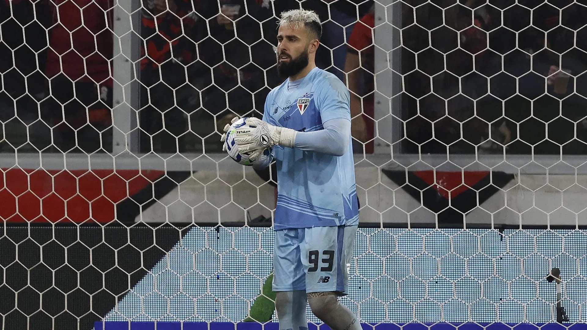 Criticado pela torcida do São Paulo, Jandrei tem salário revelado por Nicola: “Quase 300 mil por mês”