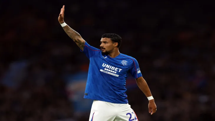 Jefté chega ao Palmeiras para exames médicos e torcedores comparam com Viña, do Flamengo: “Salário alto para um reserva” Jefté chega ao Palmeiras para exames médicos e torcedores comparam com Viña, do Flamengo: “Salário alto para um reserva”