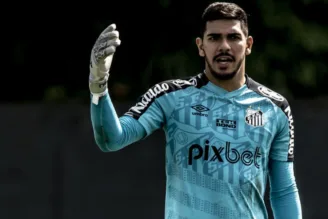 João Paulo, em treino do Santos