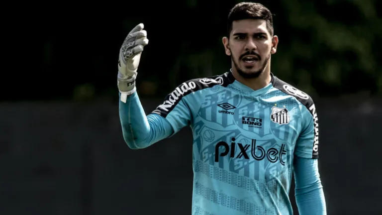 Santos confirma a saída de 17 jogadores no elenco; João Paulo e Luca Meirelles aparecem na lista