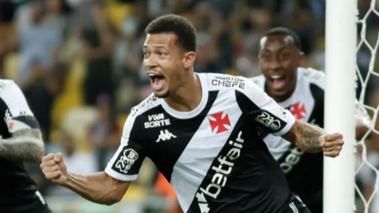 Vasco encaminha venda de João Victor para o CSKA e torcida reclama: “Agora vamos de Hugo Moura”