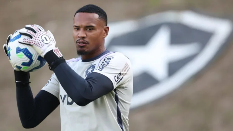 Venê Casagrande revela intenção de John ao permanecer no Botafogo após oferta do West Ham: “Pensando na seleção”