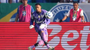 Botafogo tem John fora, dupla machucada, volta de Jeffinho e muda escalação contra o Bragantino pela Copa do Brasil