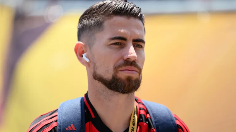 Flamengo tem desfalque de Jorginho por suspensão e muda time titular contra o Mirassol pelo Brasileirão