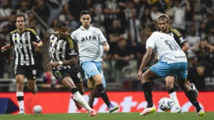 Heverton Guimarães avalia como ‘vexame’ derrota do Atlético-MG no Brasileirão: “Salvou o Grêmio do rebaixamento”