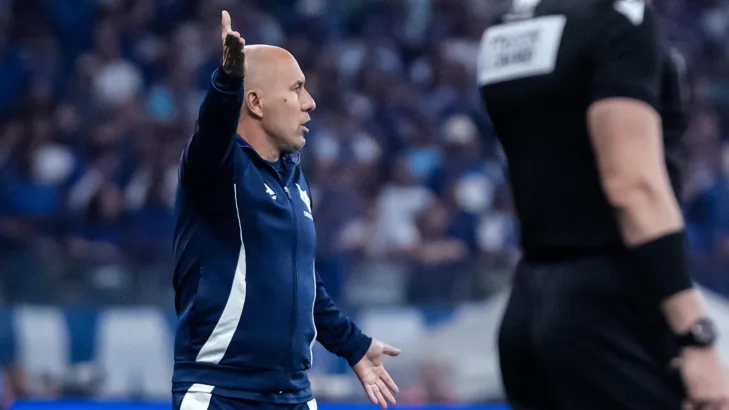 Leonardo Jardim lamenta Gabigol na reserva do Cruzeiro e assume responsabilidade: “Minha incompetência como treinador” Leonardo Jardim lamenta Gabigol na reserva do Cruzeiro e assume responsabilidade: “Minha incompetência como treinador”