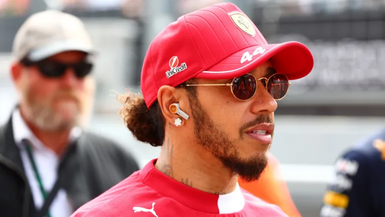 Lewis Hamilton desabafa sobre bastidores e crava permanência na Fórmula 1: “Eu ainda amo correr”